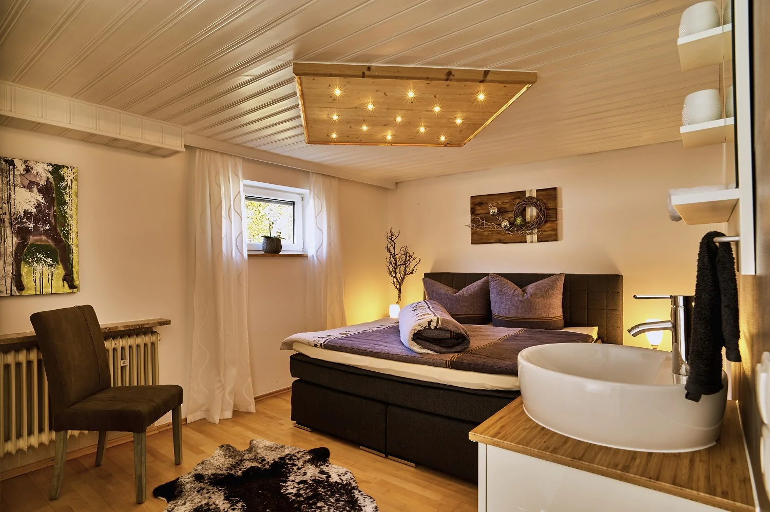 Schlafzimmer 1 mit Doppelbett