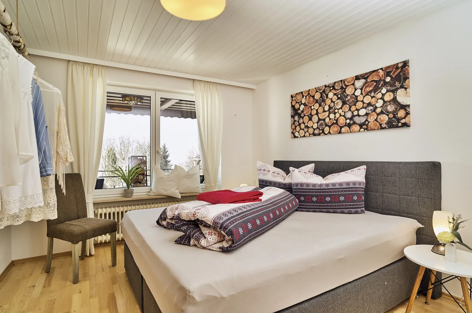 Eines der vier Schlafzimmer im Landhaus